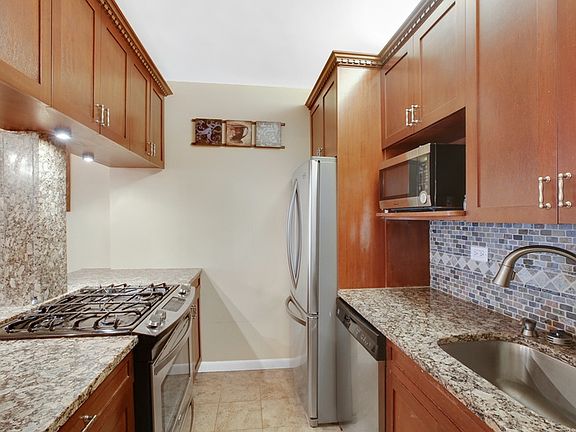 4th image of 415 E 37th St APT 9N