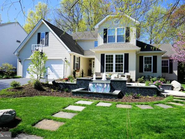 318 Beechwood Dr, Sellersville, PA 18960