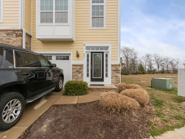 201 Monroe Point Dr, Colonial Beach, VA 22443