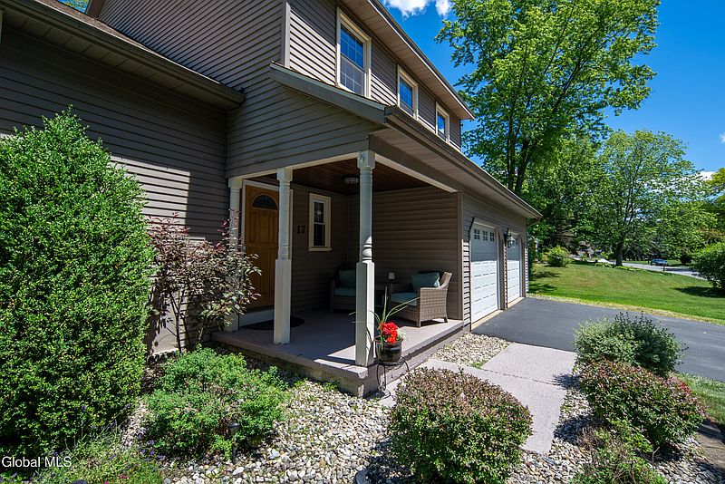 3rd image of 17 Montgomery Way