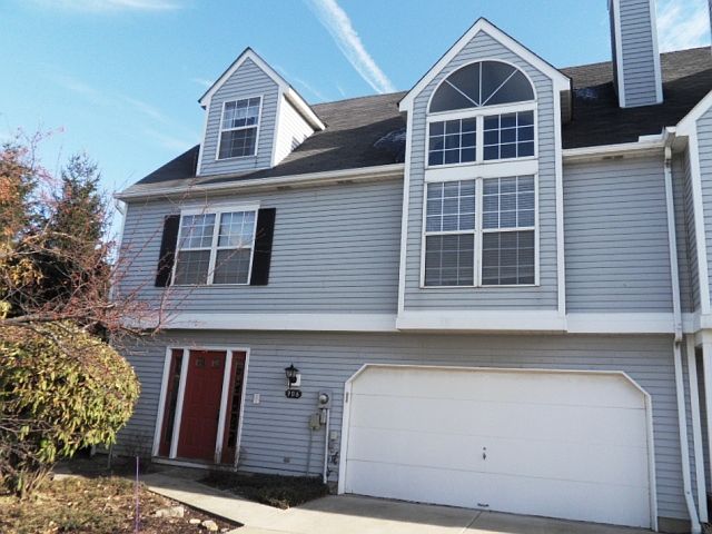 1st image of 906 Bristol Ln