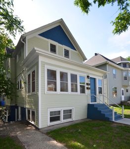 910 7th St N, Fargo, ND, 58102