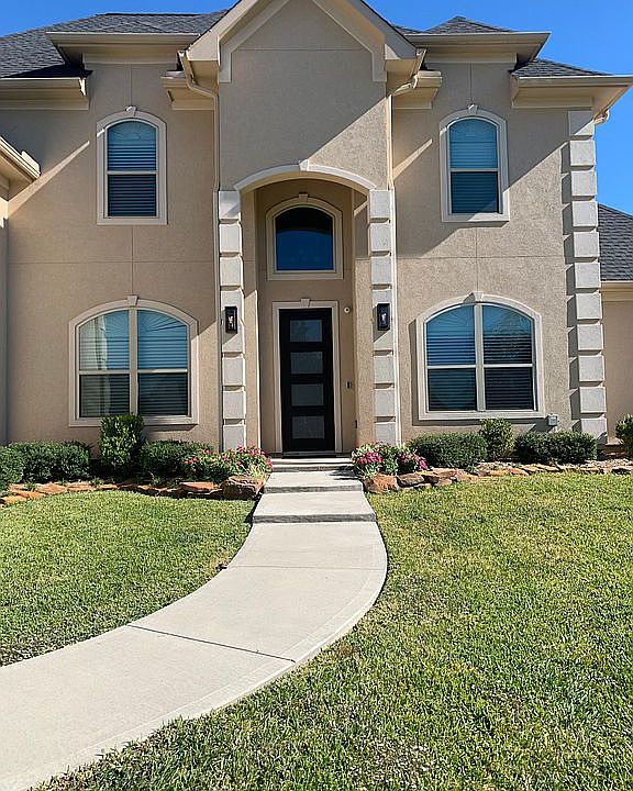 1st image of 323 Bentwood Dr