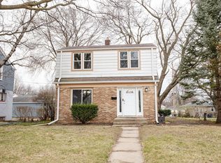 10525 W Manor Park Dr, West Allis, WI 53227