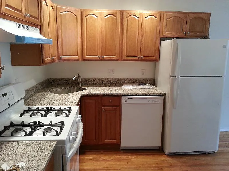 2 bed, 1.0 bath, $2,500 — Photo 2
