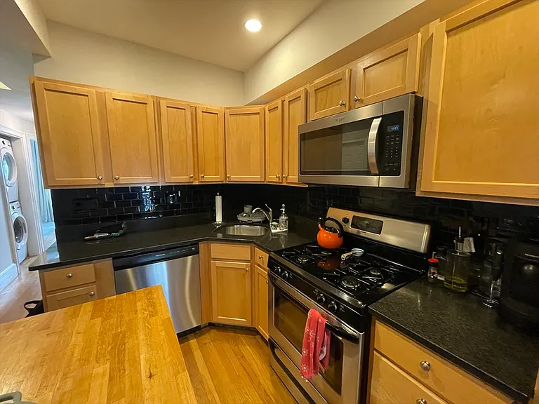 302 W 3rd St #2 — Photo 6