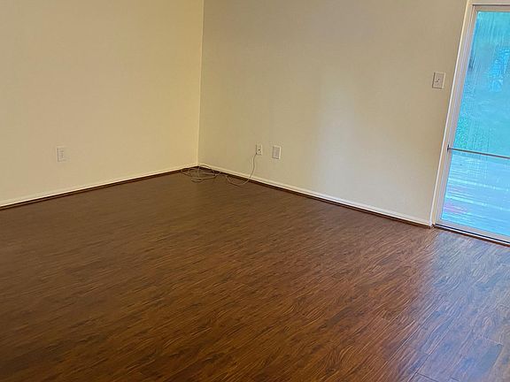 4th image of 1411 Medinah Ct