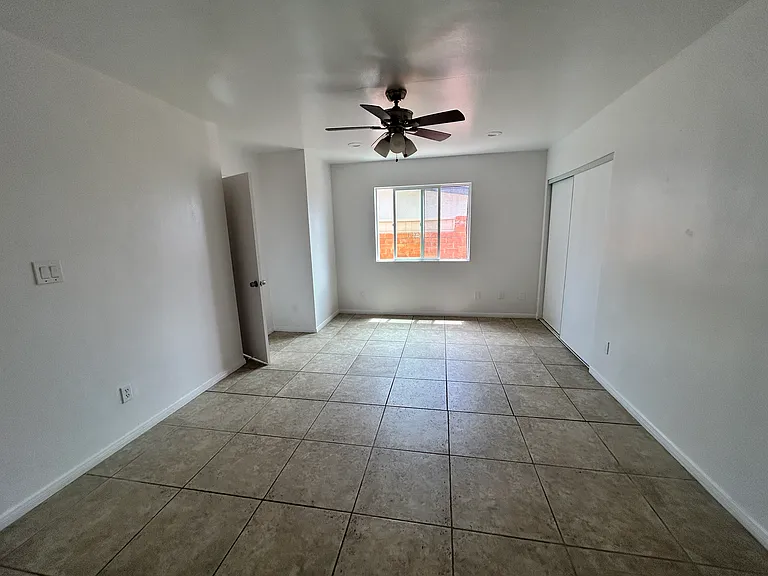 2586 Grandview St — Photo 28