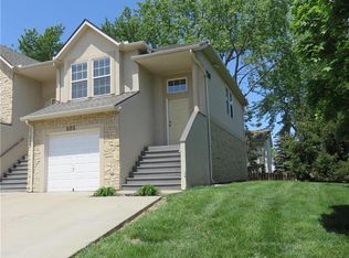 1281 N Martway Dr #101, Olathe, KS 66061