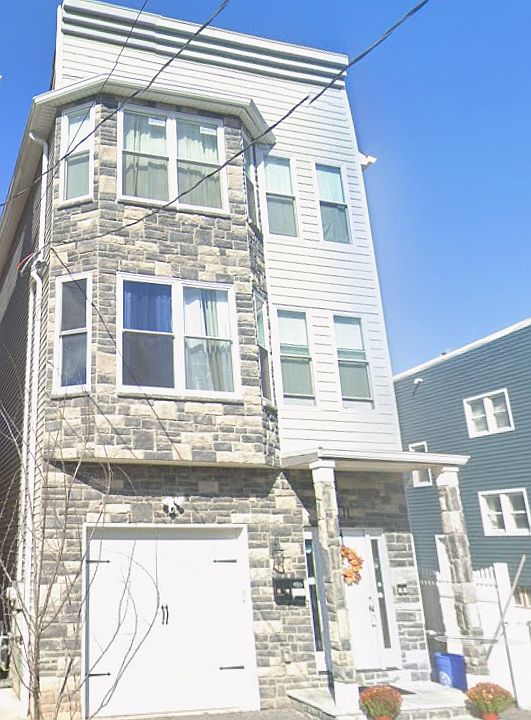 1st image of 11 Lake St #3