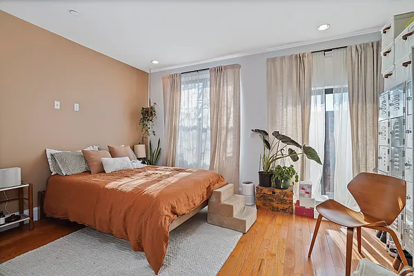 Rented by Daniel Gale Sotheby's International Realty | media 17
