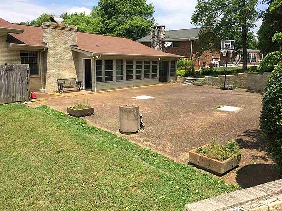 2nd image of 3006 Oakland Dr NW