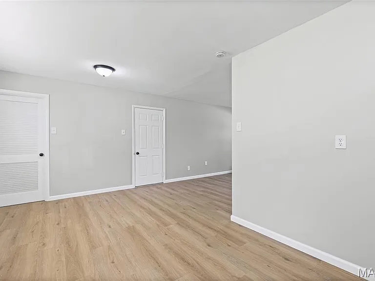 404 Spring Meadows Dr — Photo 13