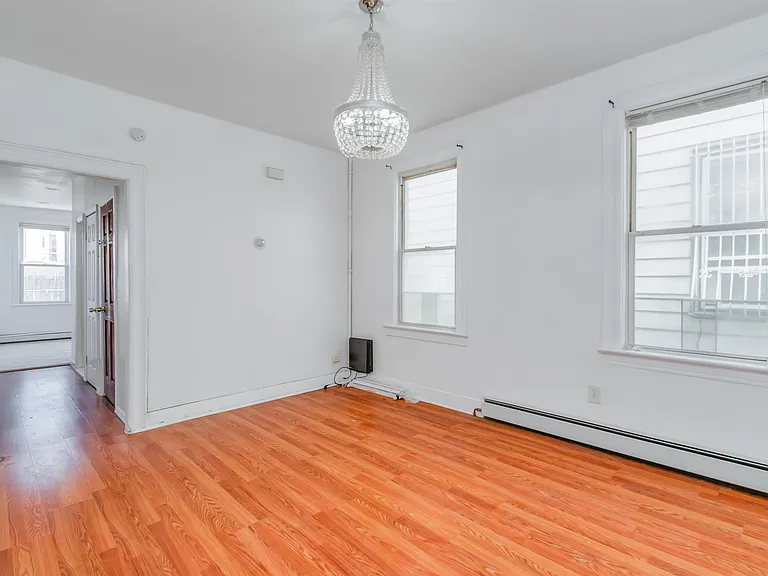 404 Danforth Ave — Photo 4