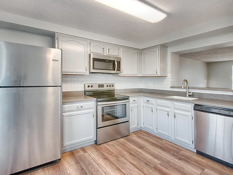 1018 Pirates Ct — Photo 2