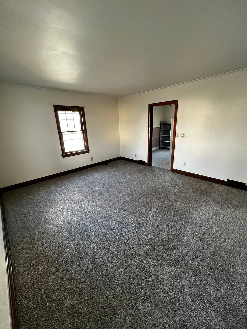 HM 1611 W High — Photo 2