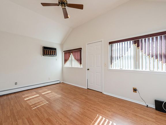 2nd image of 1350 L St
