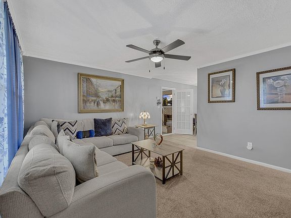 4th image of 215 Camellia Cir