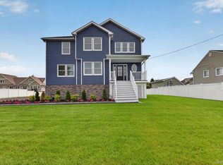 851 W Bay Dr, West Islip, NY 11795
