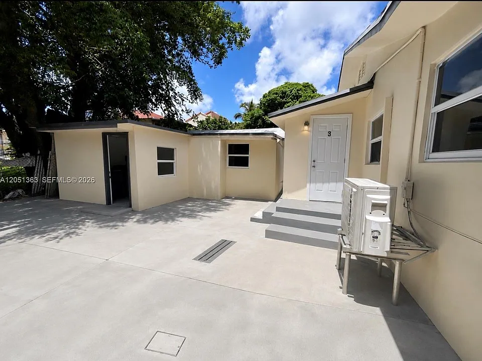 1872 NW 1st St #3