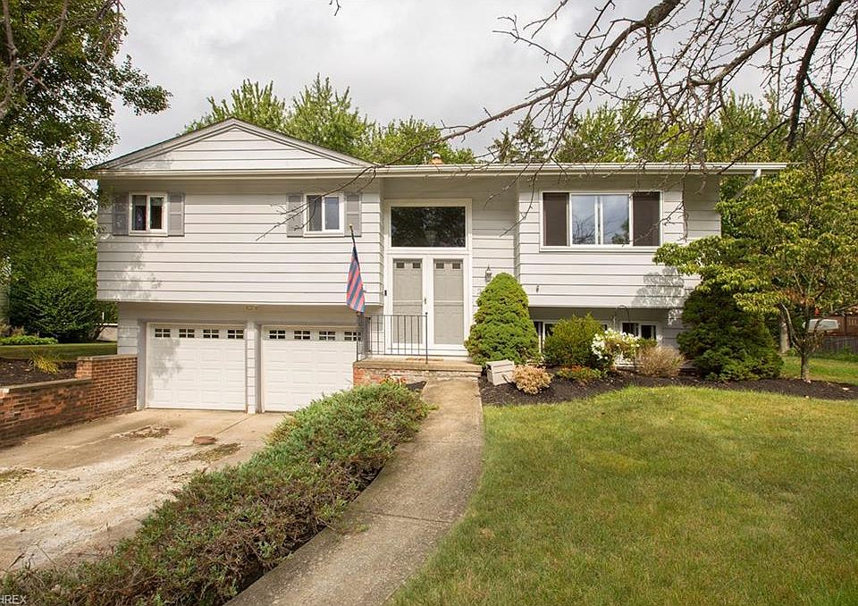 1st image of 28870 Lynhaven Dr