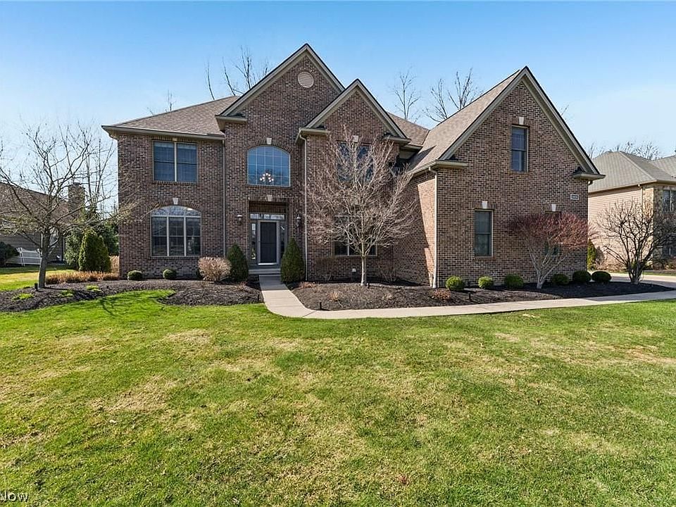 1st image of 1800 Bur Oak Dr