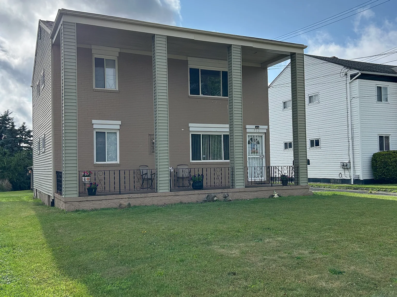 2 bed, 900 sqft, $975 — Photo 1