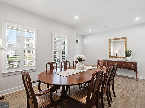 3rd image of 4855 Railway Cir