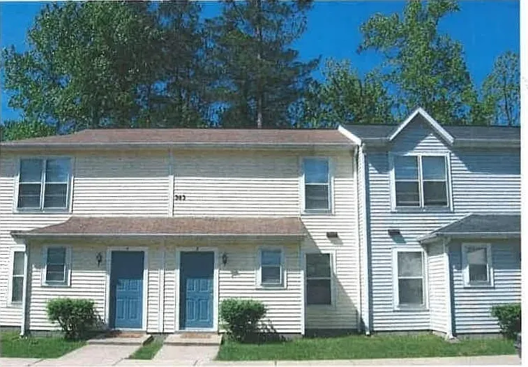 Colonial Beach Village — Photo 3