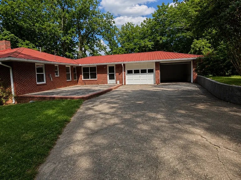 8457 Thomaston Rd — Photo 1