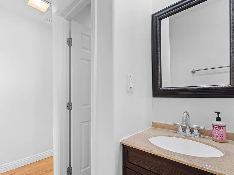 2109 N Valley St — Photo 16