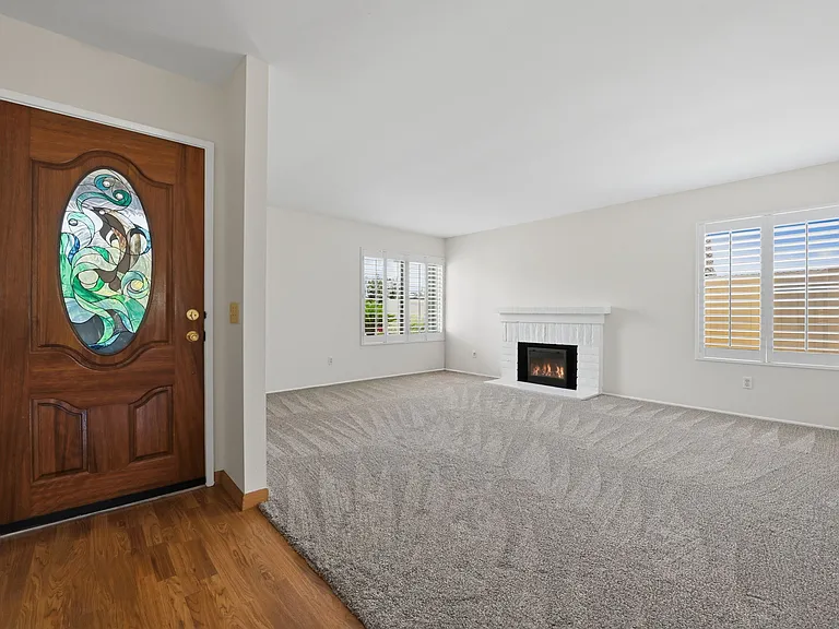 1712 Greentree Rd — Photo 3