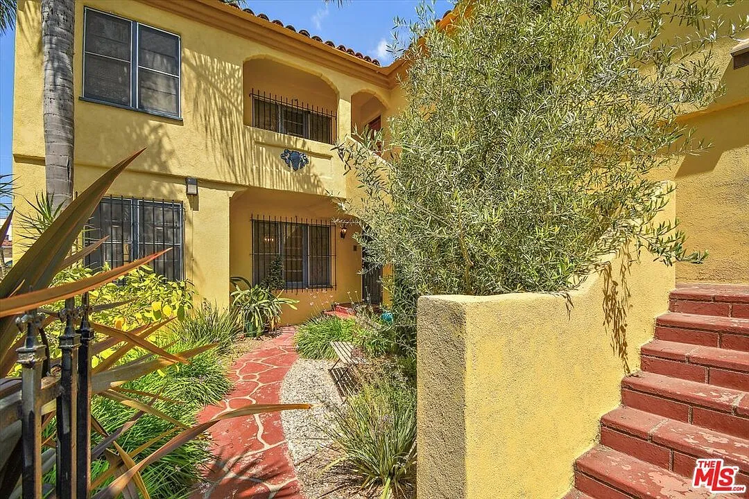 Courtyard - 3023 11th Ave