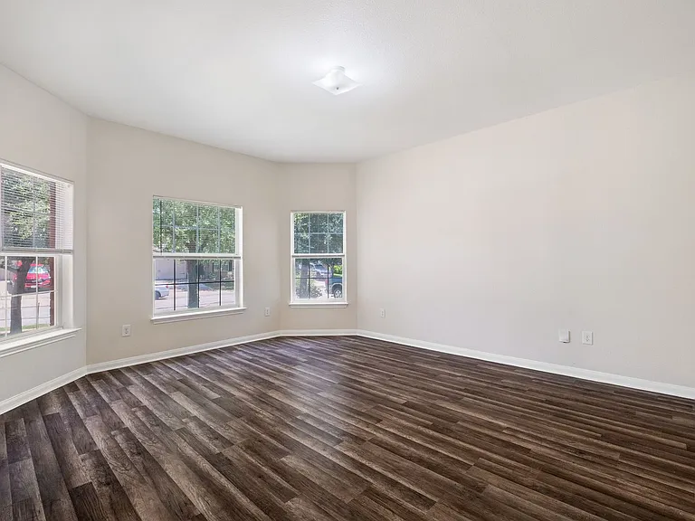 19420 James Manor St — Photo 5