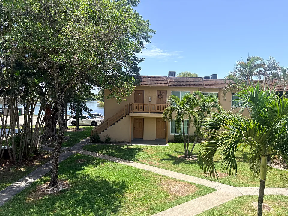 2440 NW 39th Way #202