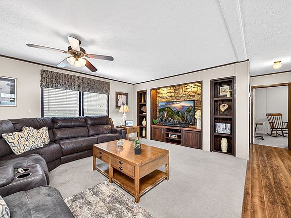 3rd image of 680 Luna Rd