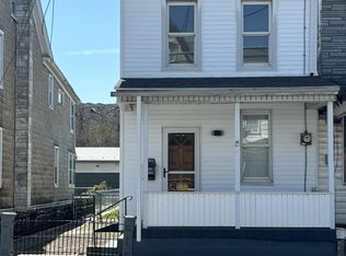 250 W Saylor St, Mount Carmel, PA 17851