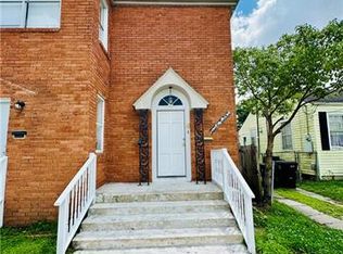 2639 Robert St, New Orleans, LA 70115
