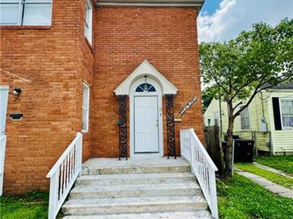 2639 Robert St