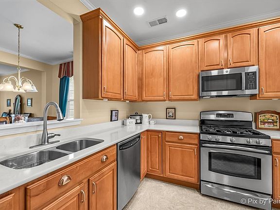 5th image of 2892 Edgewater Dr