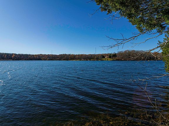 3rd image of Lakeside Dr