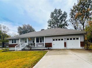 522 N Park Dr, Belton, MO 64012