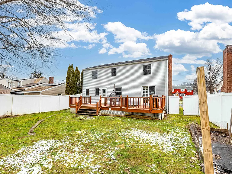 31 Stoddard Ave — Photo 4
