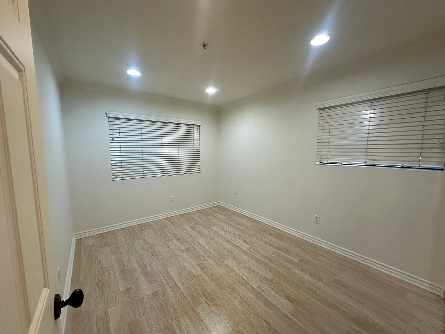 3 bed, 2.5 bath, 1240 sqft, $2,990 — Photo 4