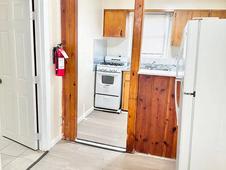 310 Charleston St SE — Photo 3
