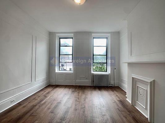 3rd image of 516 E 84th St #55