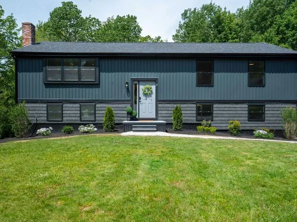 17 Carriage Road, Cumberland, ME 04110