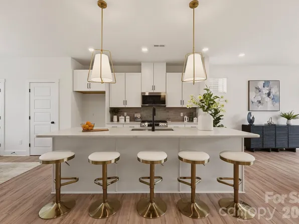4047 Bass River Pkwy, Charlotte, NC 28217