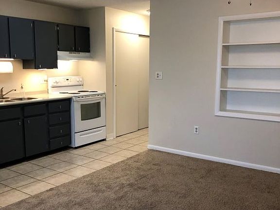 4th image of 5504 S Huron St #4