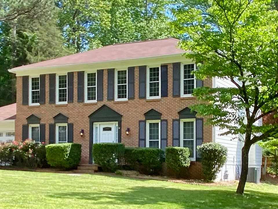 Heritage Trace Lane is a Gorgeous two-story home in the middle of East Cobb in the highly sought-after Walton High School, Dodgen Middle School, and Timber Ridge Elementary School district.